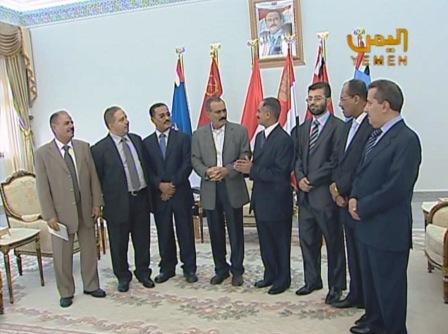 رئيس الجمهورية وأعضاء هيئة الرقابة على المناقصات بعد أدائهم اليمين الدستورية أمس